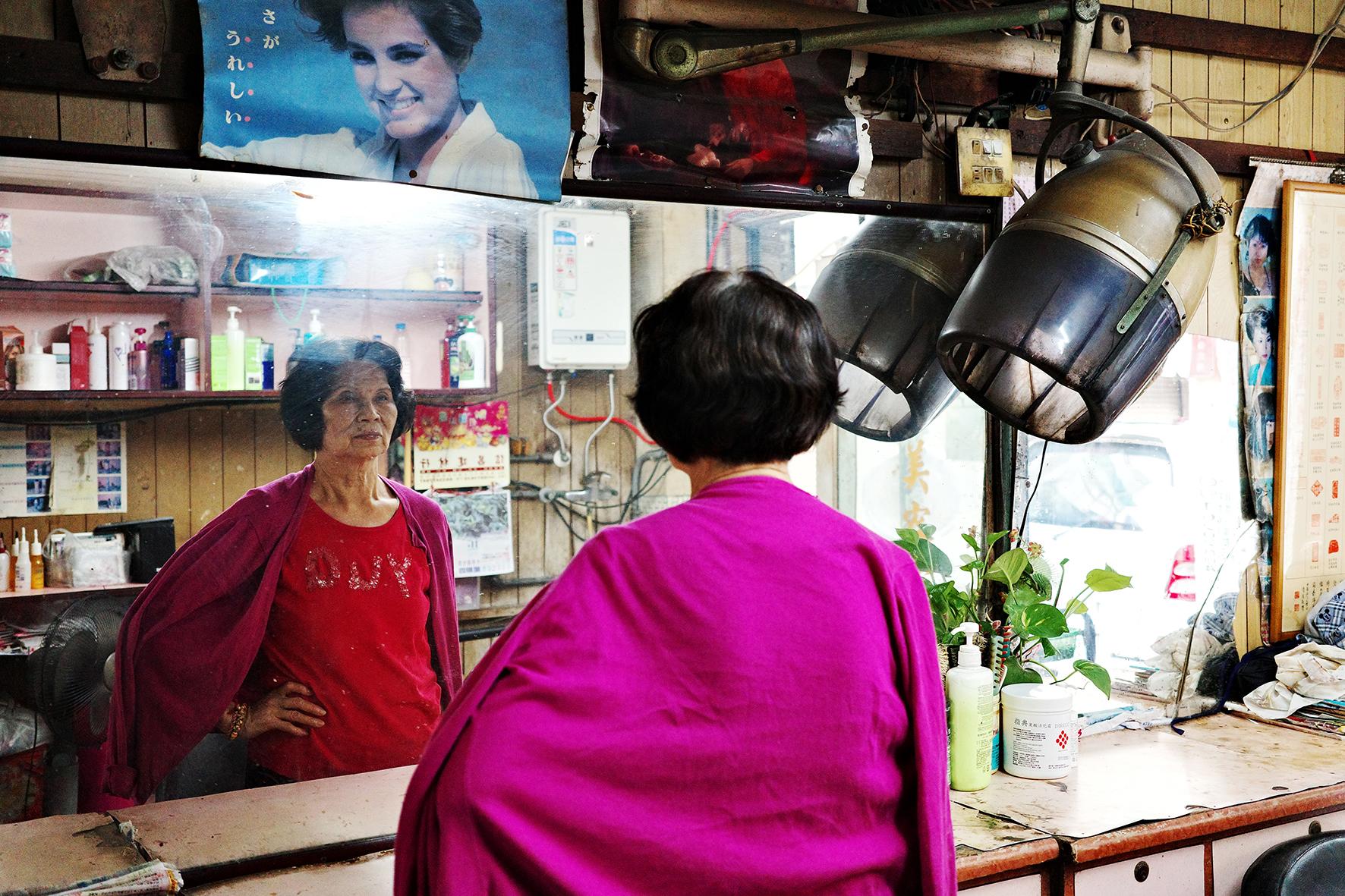 雲林 麗華說工作桌不要亂坐