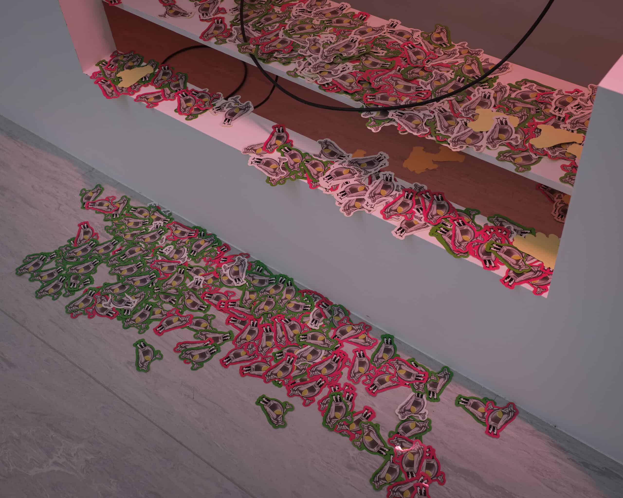 像是一個夜店的小便斗